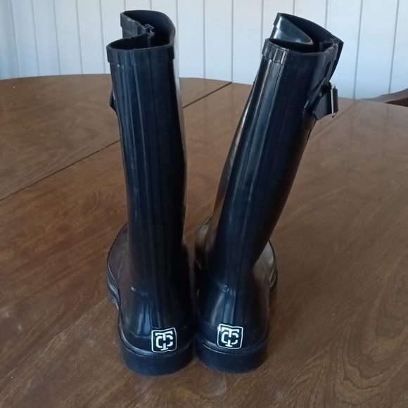 Tall Black True Craft Rain Boots. Size 9 - Picture 3 of 8